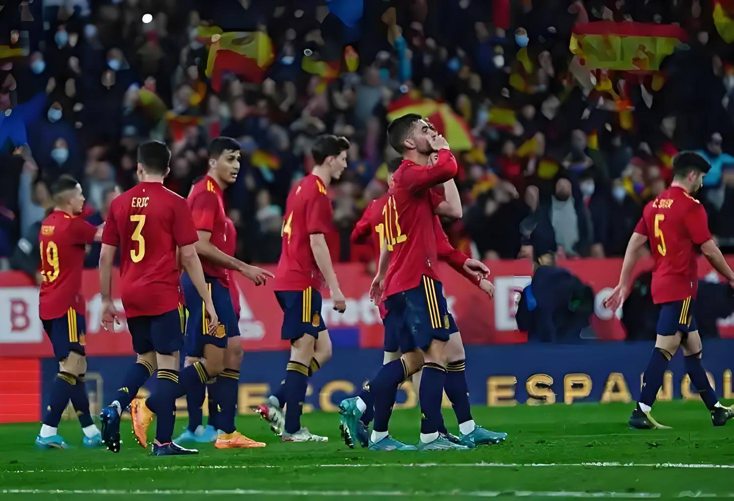 米兰体育APP-阿尔巴尼亚队在欧锦赛资格赛中大获全胜，晋级锦上添花的简单介绍